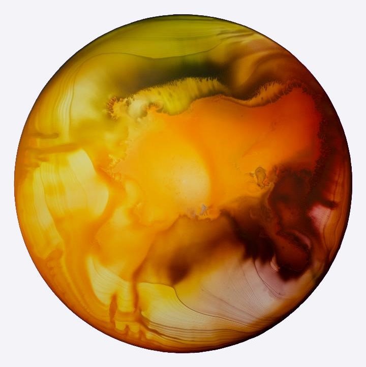 Salah satu karya dari seri "Chroma" oleh John Sabraw, yang menggunakan pigmen hasil olahan limbah oksida besi dari sungai yang tercemar.